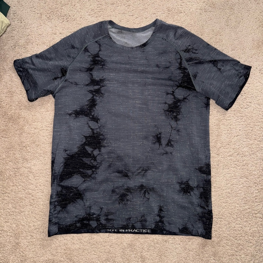 Metal vent tech short sleeve
